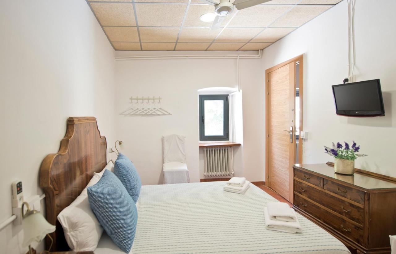 Hostal La Salut De Terrades Экстерьер фото