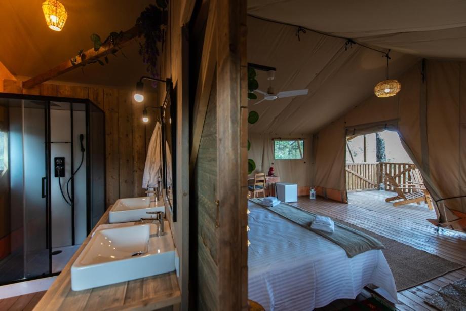 Hostal La Salut De Terrades Экстерьер фото