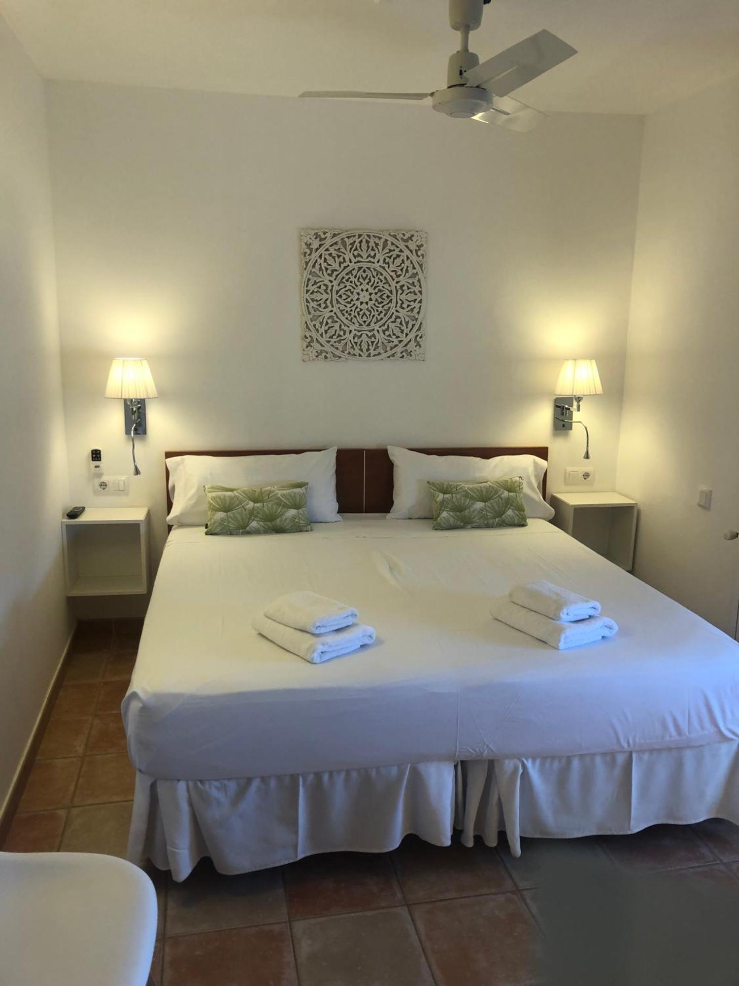 Hostal La Salut De Terrades Экстерьер фото